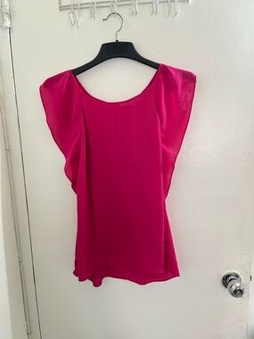 Violet and Claire Women's Flutter Sleeve Blouse - Hot Pink